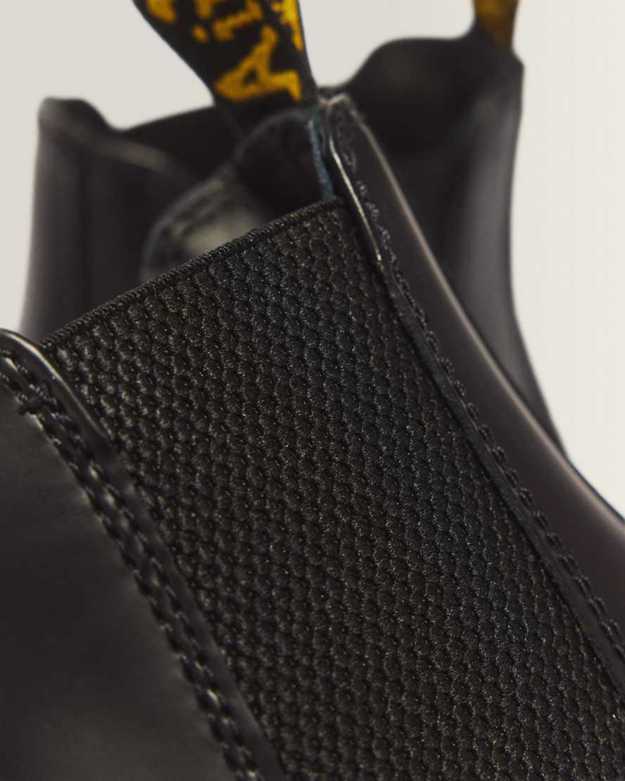 2976 Bex Smooth Leather Chelsea Boots | Dr. Martens ReWair